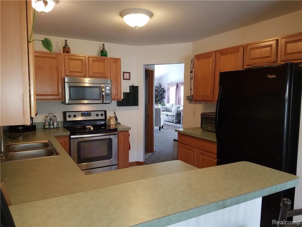 29667 Reed Drive Flat Rock, MI 48134 - Photo 12 of 41 Fabulous Kitchen, Newer Appliances all included.