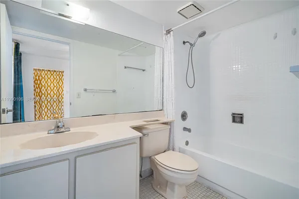 $2,700 | 495 West Park Drive, Unit 101, Miami, FL 33172