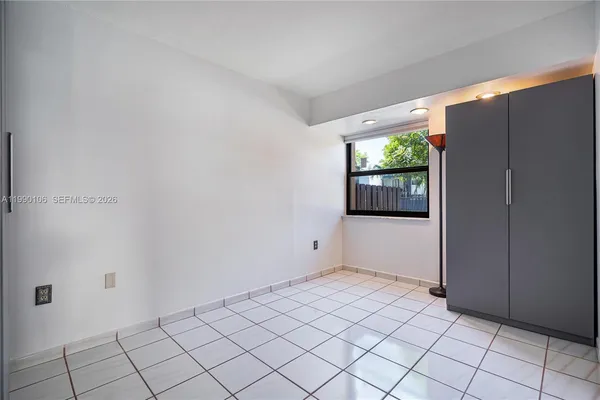 $2,700 | 495 West Park Drive, Unit 101, Miami, FL 33172