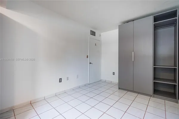 $2,700 | 495 West Park Drive, Unit 101, Miami, FL 33172
