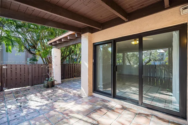 $2,700 | 495 West Park Drive, Unit 101, Miami, FL 33172