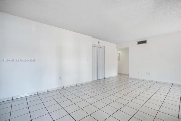$2,700 | 495 West Park Drive, Unit 101, Miami, FL 33172