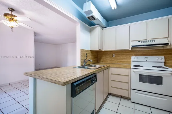 $2,700 | 495 West Park Drive, Unit 101, Miami, FL 33172