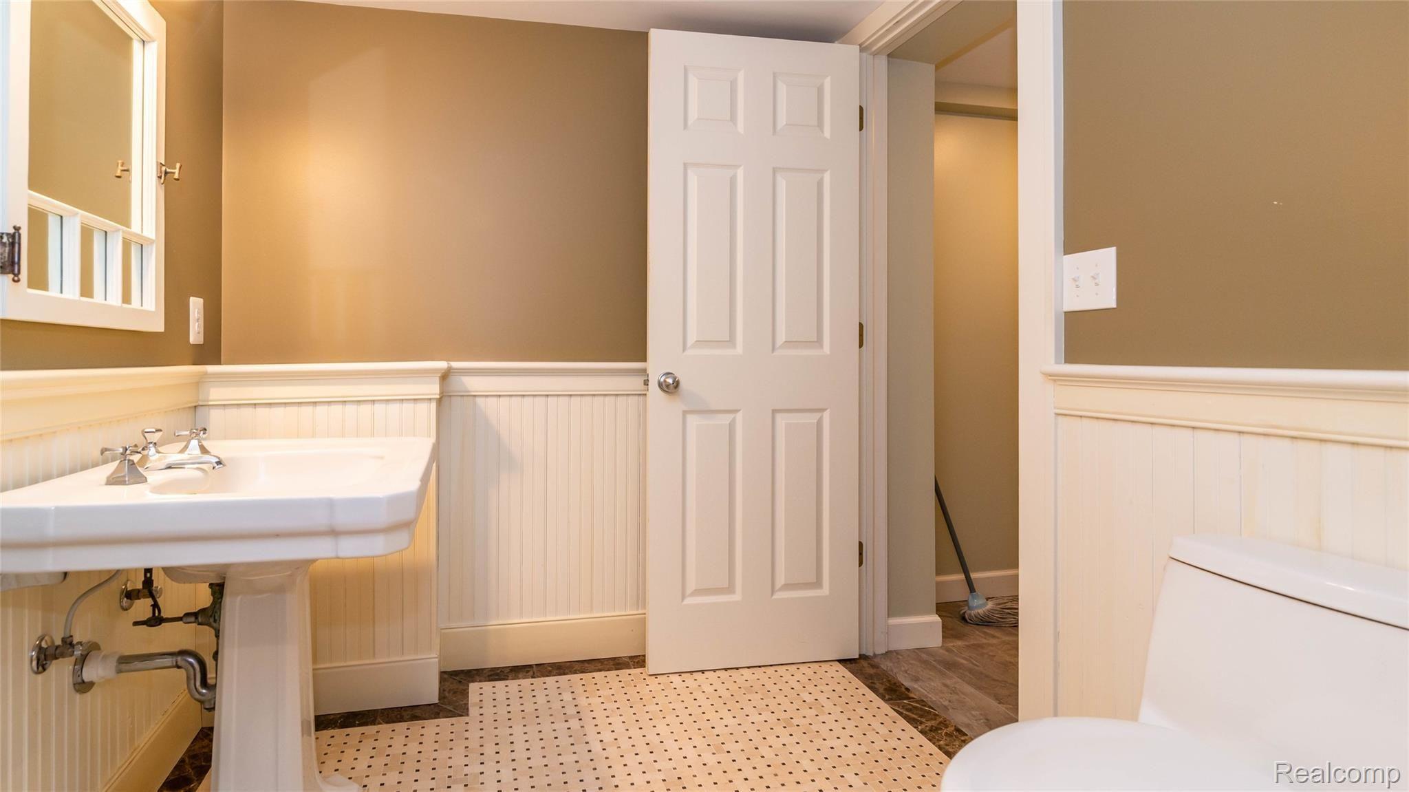 1952 Ward Road Bloomfield Hills, MI 48302 - Photo 31 of 44 Basement Full Bath view 2