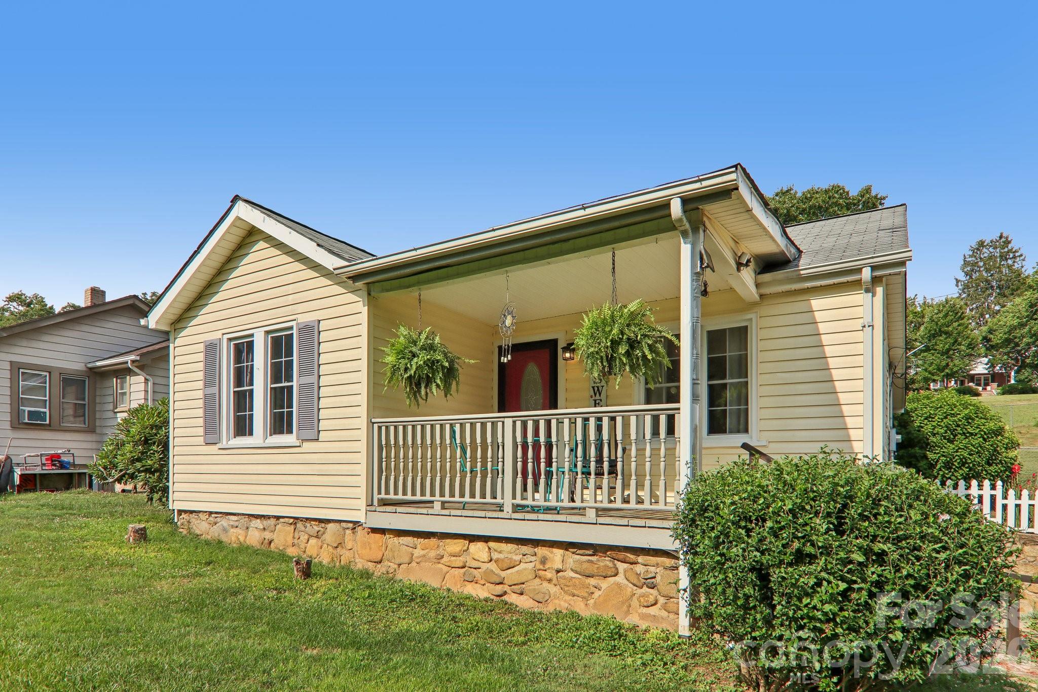 120 Caring Pl Loop Clyde, NC 28721 - Photo 3 of 44