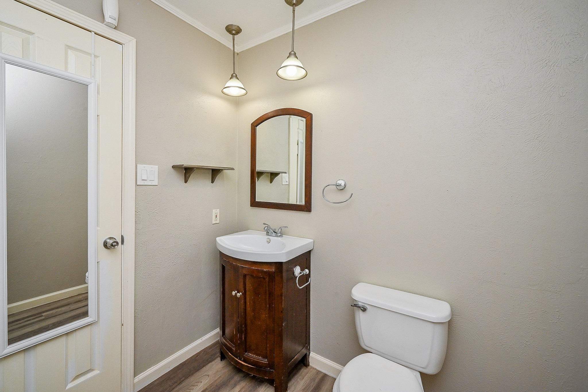 18318 Navajo Trail Drive Spring, TX 77388 - Photo 14 of 16 View of secondary bathroom with vanity and lighting.