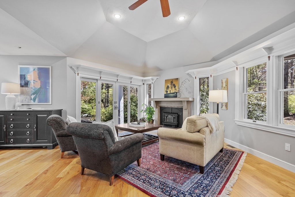 343 Holden Wood Road Concord, MA 01742 - Photo 4 of 41