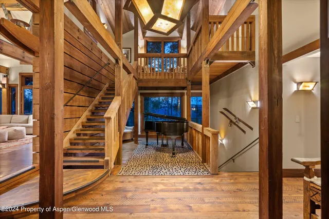 a view of entryway with a front door