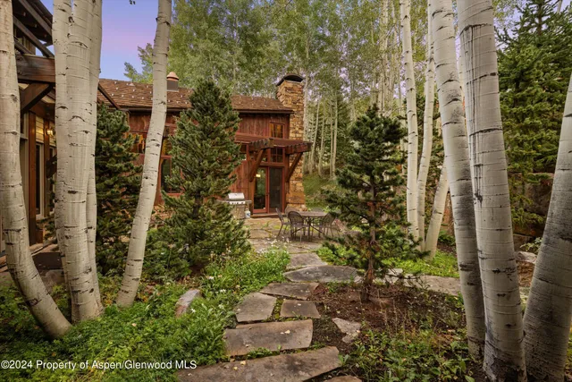 a view of a pathway of the house