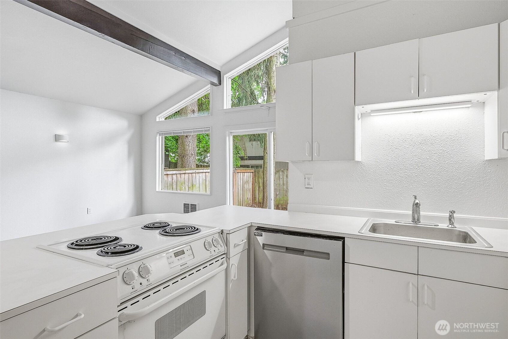 7901 196th Street Southwest, Unit 22 Edmonds, WA 98026 - Photo 12 of 34