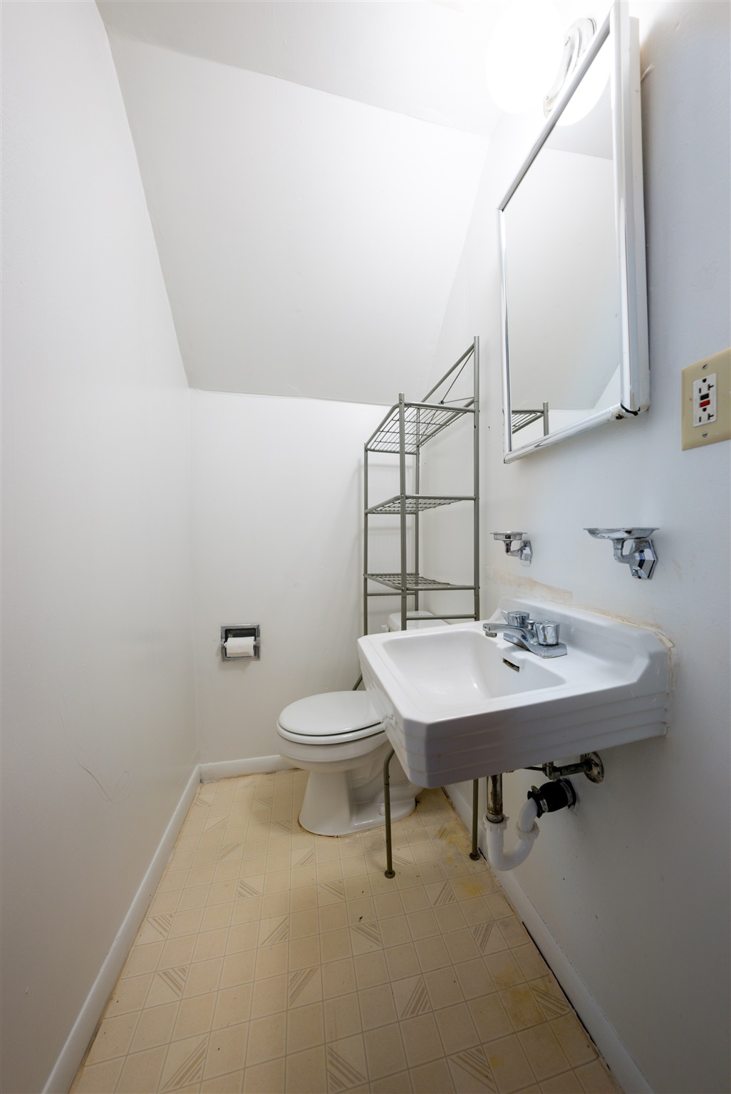 213 West Stonegate Road Peoria, IL 61614 - Photo 26 of 29 Gallery Image 26