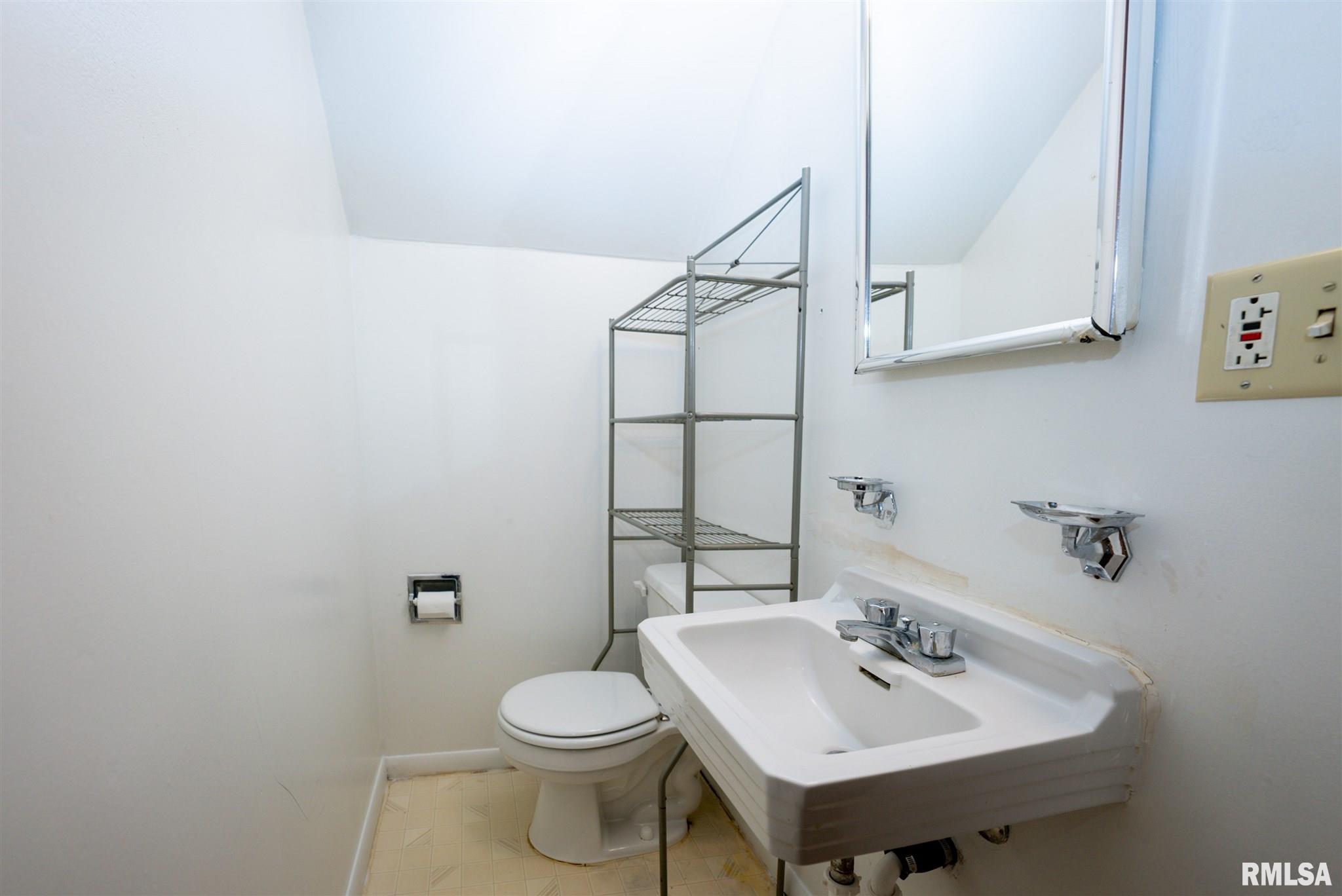 213 West Stonegate Road Peoria, IL 61614 - Photo 27 of 29 Gallery Image 27
