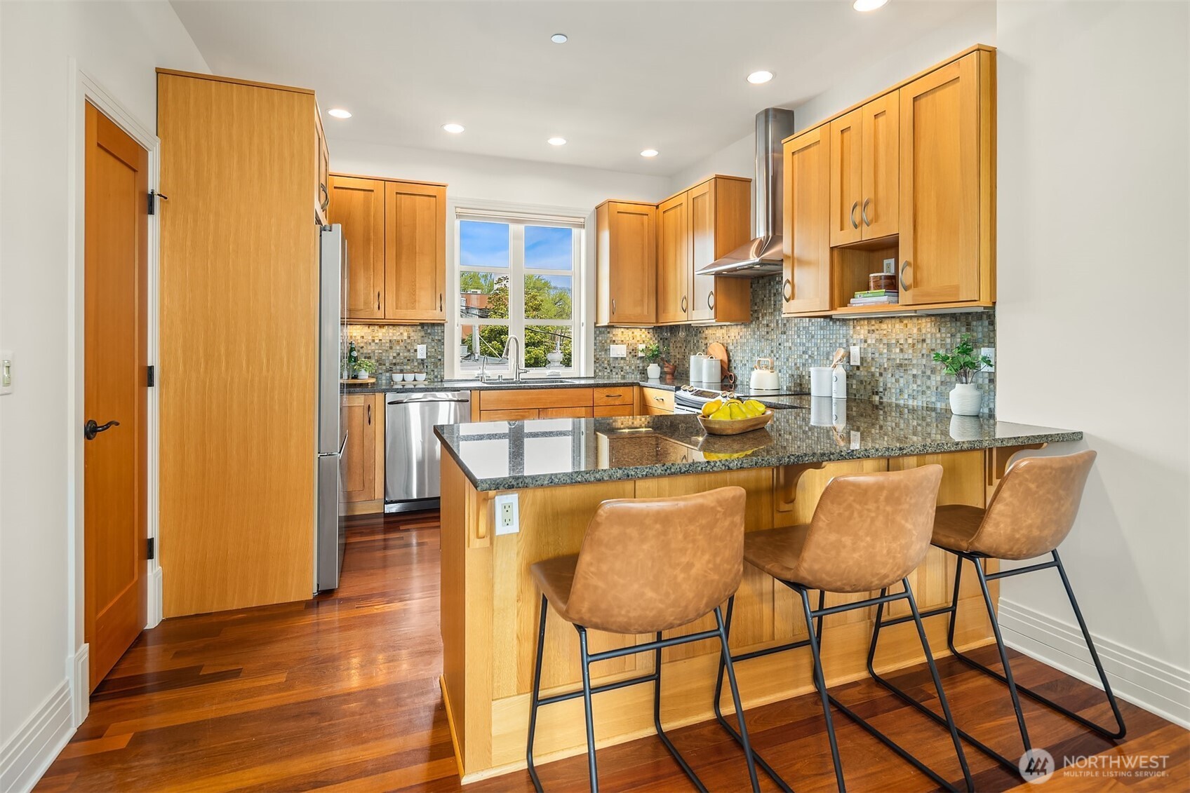 3215 West Lynn Street Seattle, WA 98199 - Photo 13 of 39