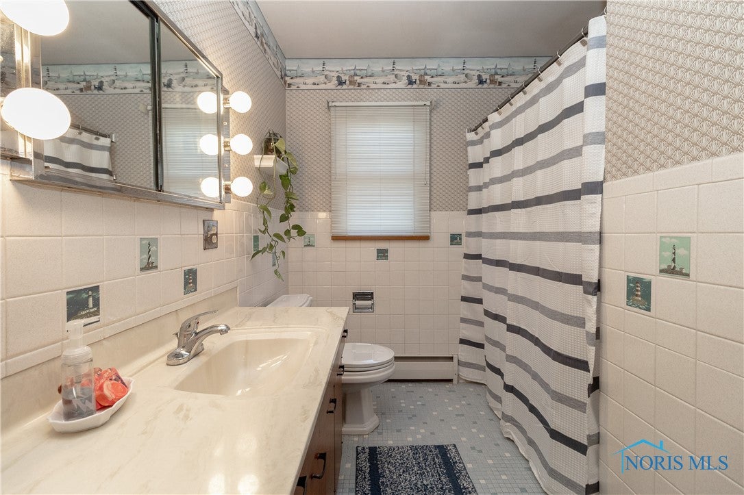 289 North River Road Waterville, OH 43566 - Photo 19 of 32 full bath upper level