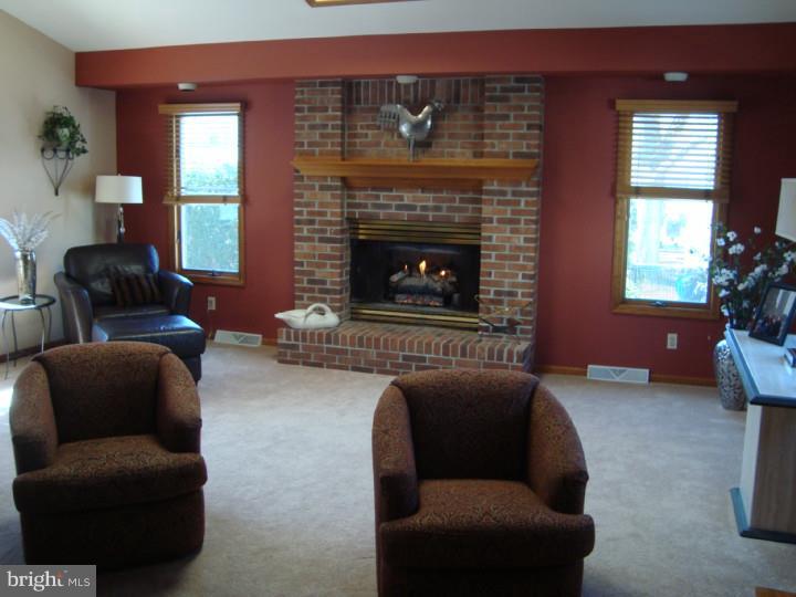 29 Cold Spring Road Trenton, NJ 08619 - Photo 2 of 22 Family Room