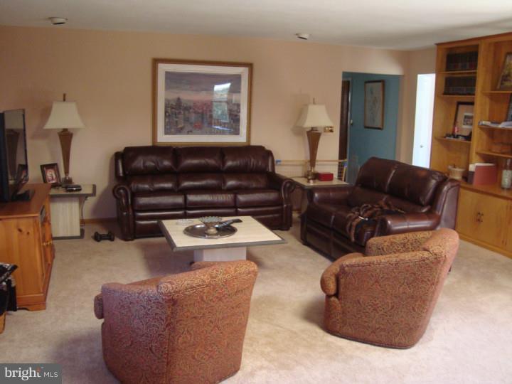29 Cold Spring Road Trenton, NJ 08619 - Photo 11 of 22 Family Room