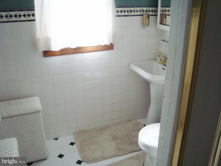 29 Cold Spring Road Trenton, NJ 08619 - Photo 15 of 22 Master Bathroom