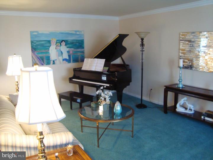 29 Cold Spring Road Trenton, NJ 08619 - Photo 6 of 22 Living Room