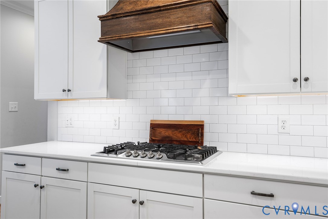 2319 Founders Bridge Road Midlothian, VA 23113 - Photo 15 of 50 Kitchen with decorative backsplash, custom exhaust