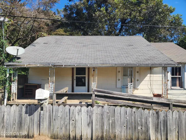 a view of house with a outdoor space