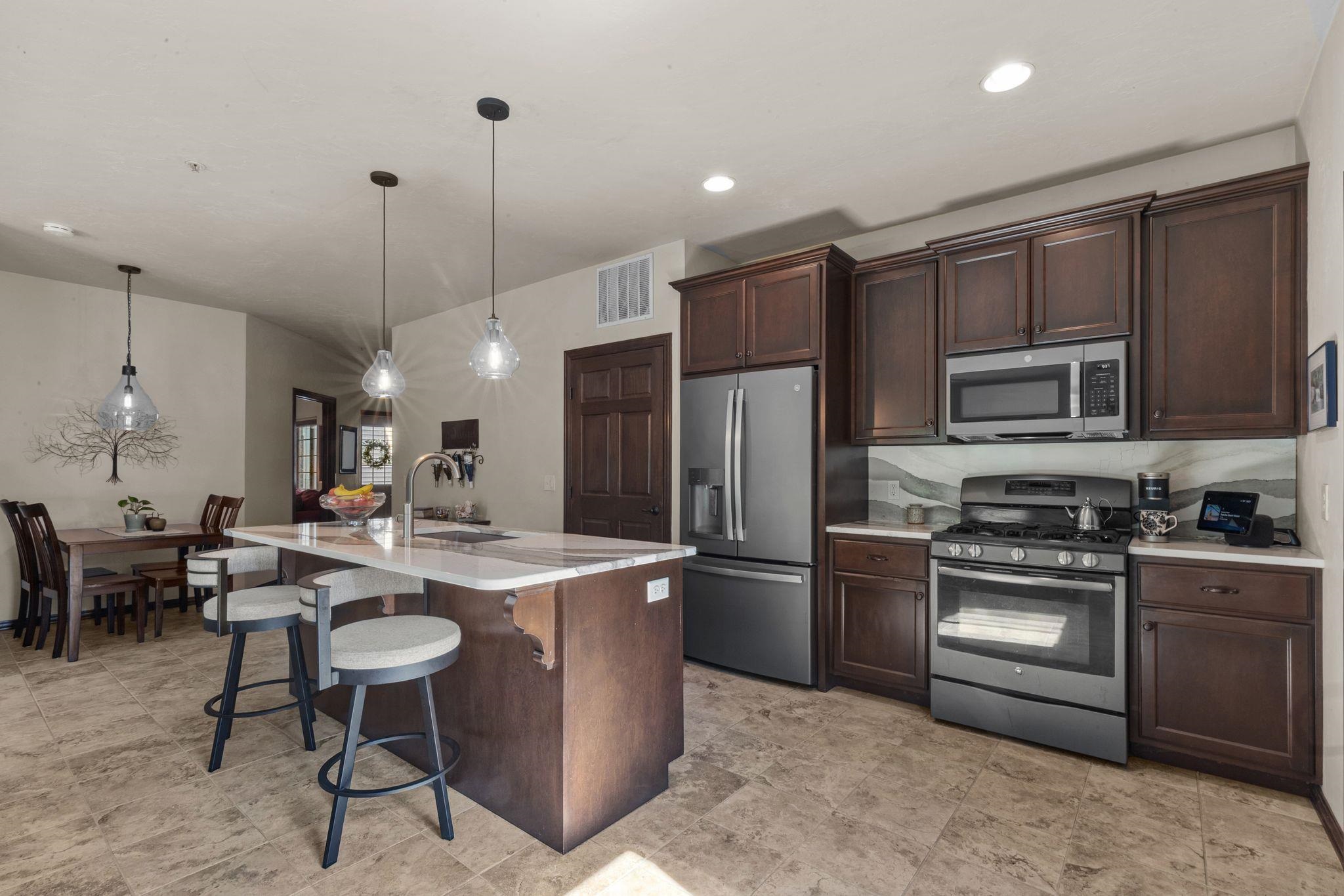 1074 Willis Way Appleton, WI 54913 - Photo 8 of 37