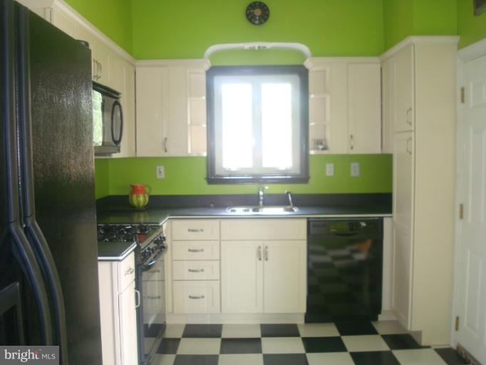 3517 Hilton Road Baltimore, MD 21215 - Photo 7 of 29 Kitchen