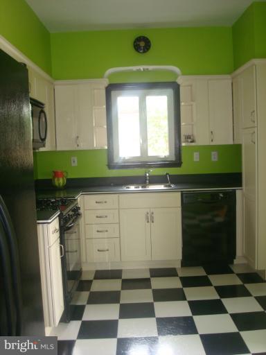 3517 Hilton Road Baltimore, MD 21215 - Photo 8 of 29 Kitchen