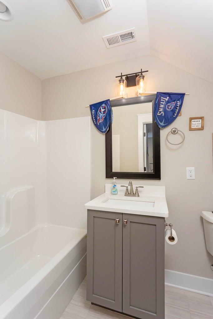 725 Riddle Road Dayton, TN 37321 - Photo 20 of 33 Upstairs Bath