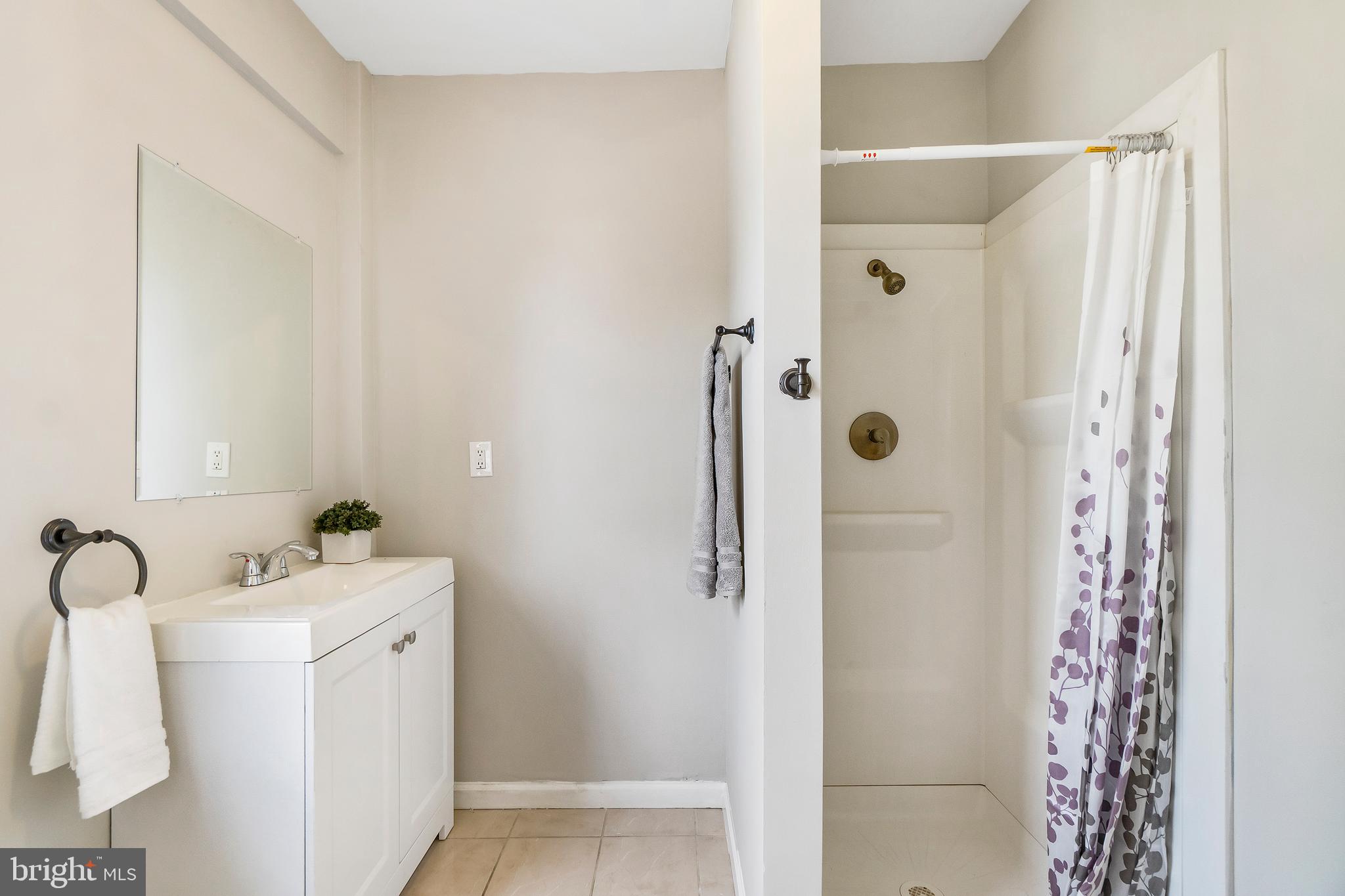 1810 Kinship Road Dundalk, MD 21222 - Photo 19 of 28 Stand Up Shower