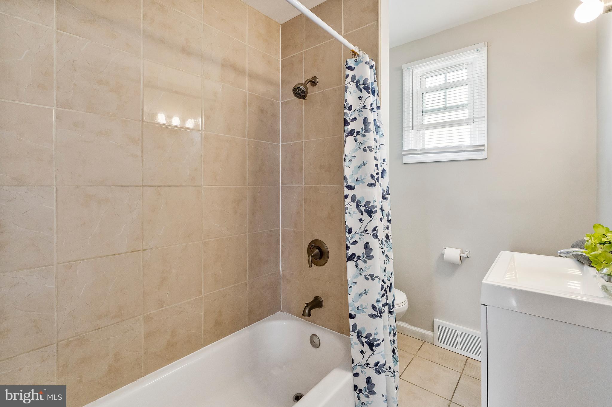 1810 Kinship Road Dundalk, MD 21222 - Photo 23 of 28 Custom Tile in the Bathroom