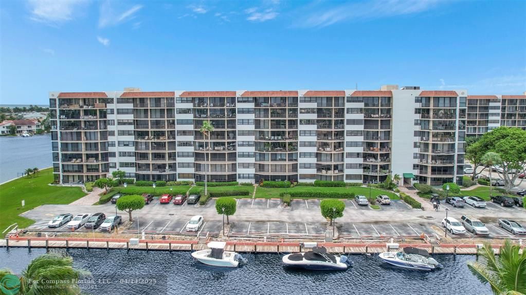899 Jeffery Street, Unit 109 Boca Raton, FL 33487 - Photo 4 of 37 a front view of a building with garden