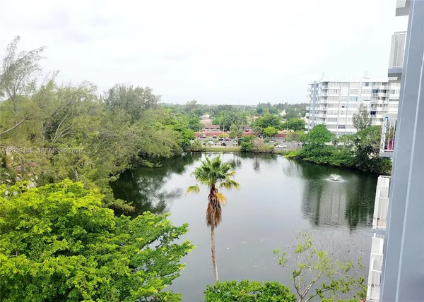 $2,150 | 1300 Northeast Miami Gardens Drive, Unit 720E, Miami, FL 33179