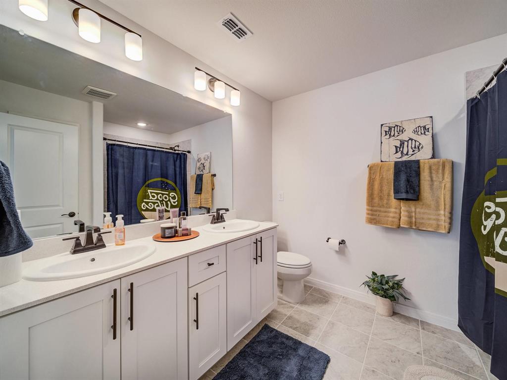 1820 Temple Hills Van Alstyne, TX 75495 - Photo 20 of 34 Second primary upstairs bath dual sinks with tub