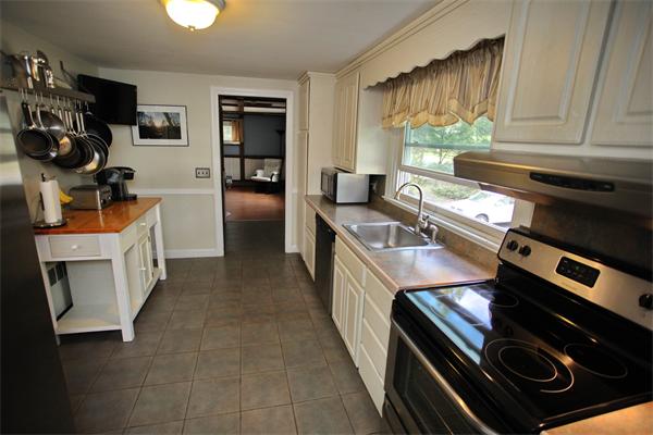 10 Canterbury Hill Road Topsfield, MA 01983 - Photo 8 of 22 Gallery Image 8
