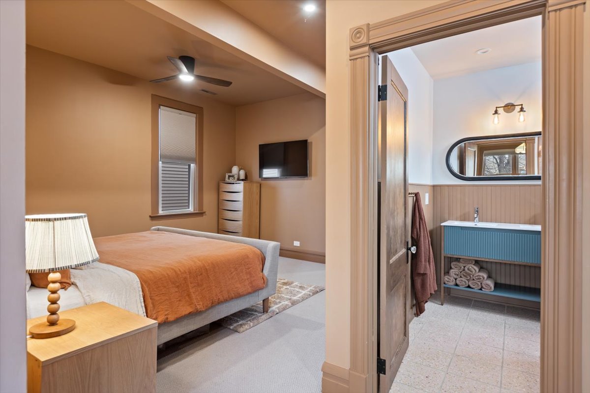 1328 West Byron Street Chicago, IL 60613 - Photo 15 of 40 a bedroom with a bed and a table in it