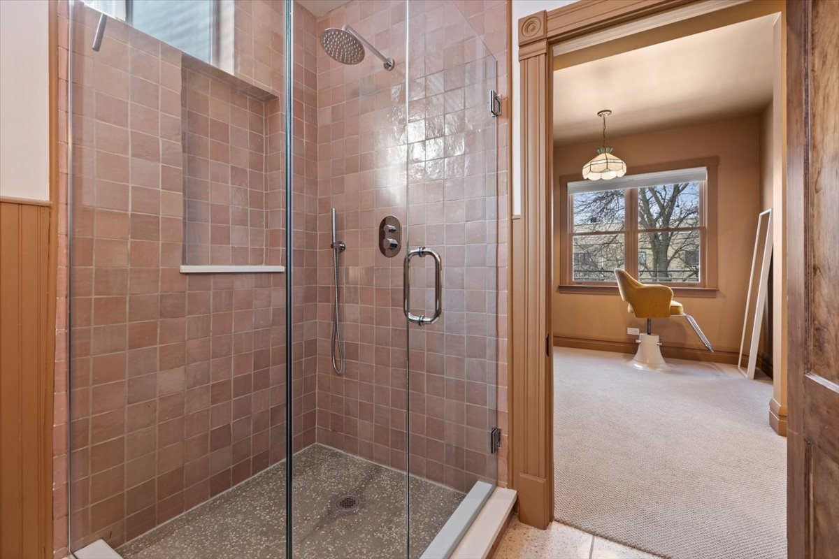 1328 West Byron Street Chicago, IL 60613 - Photo 17 of 40 a bathroom with a shower