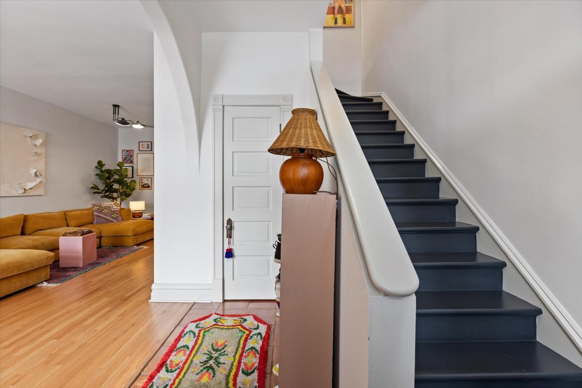 1328 West Byron Street Chicago, IL 60613 - Photo 3 of 40 a view of an entryway with wooden floor