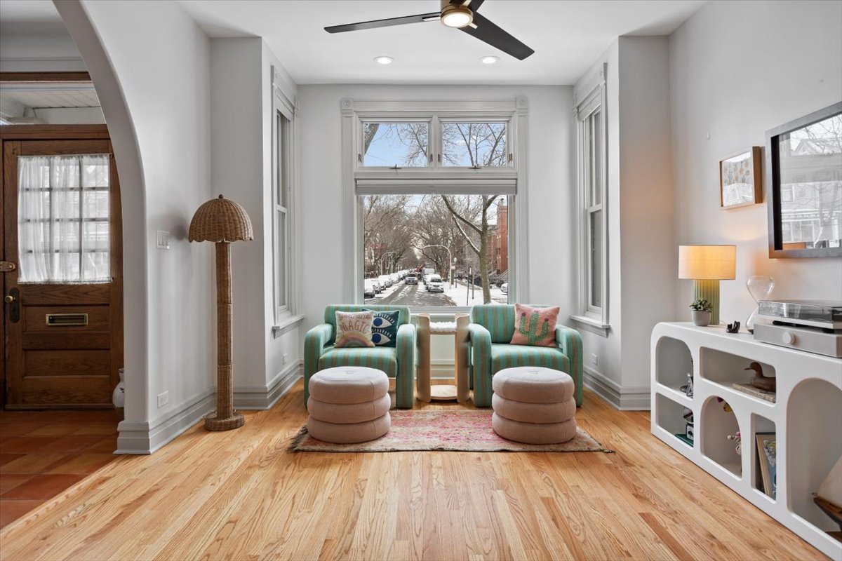 1328 West Byron Street Chicago, IL 60613 - Photo 5 of 40 a living room with furniture a window and a chandelier