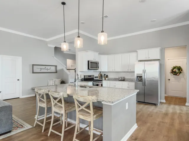 $569,900 | 404 Oak View Way, Summerville, SC 29483