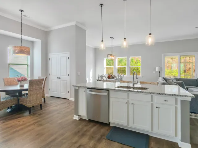 $569,900 | 404 Oak View Way, Summerville, SC 29483