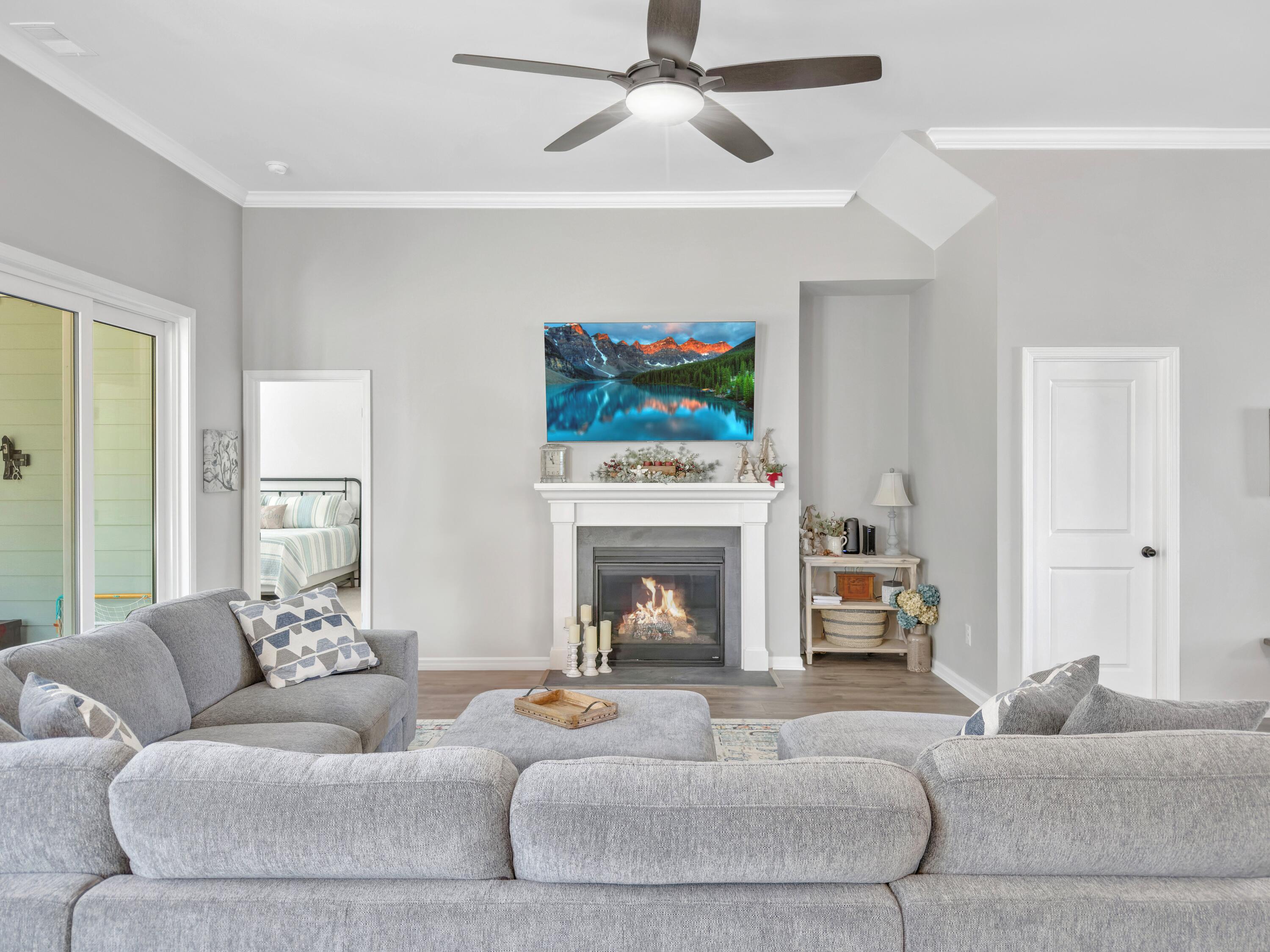 404 Oak View Way Summerville, SC 29483 - Photo 8 of 54 Living room