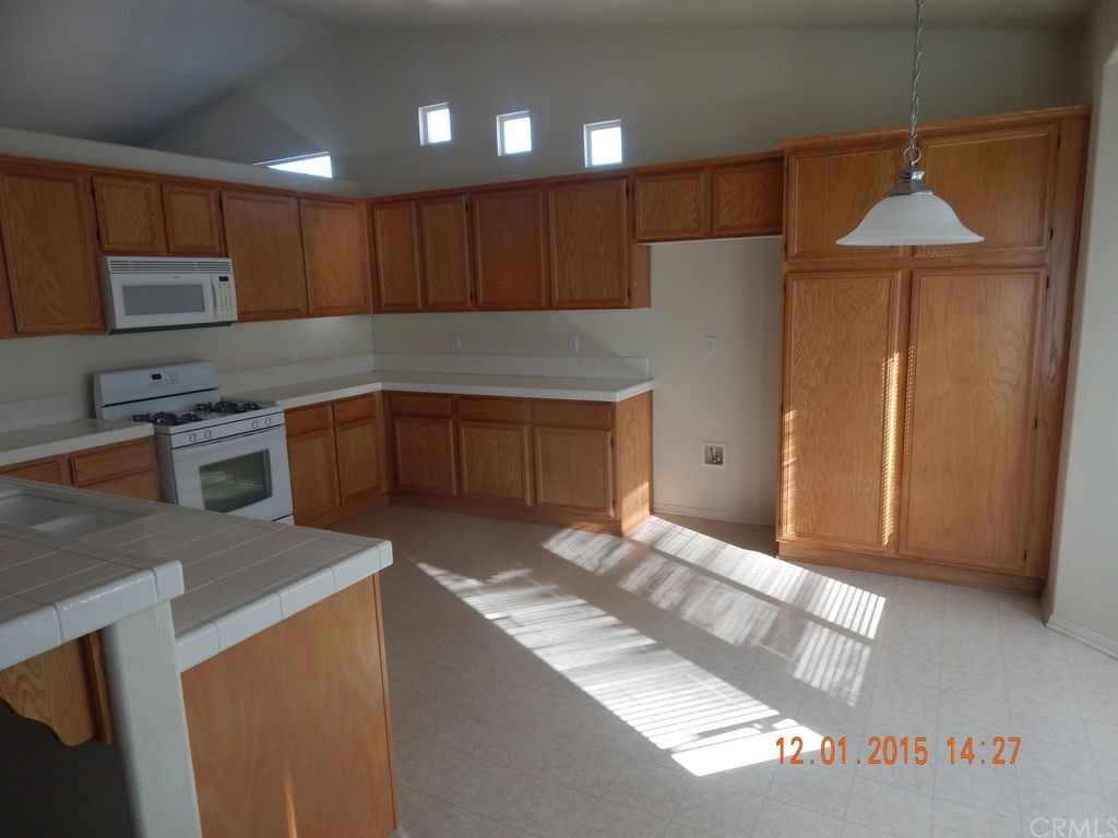 21191 Champanel Road Apple Valley, CA 92308 - Photo 3 of 16