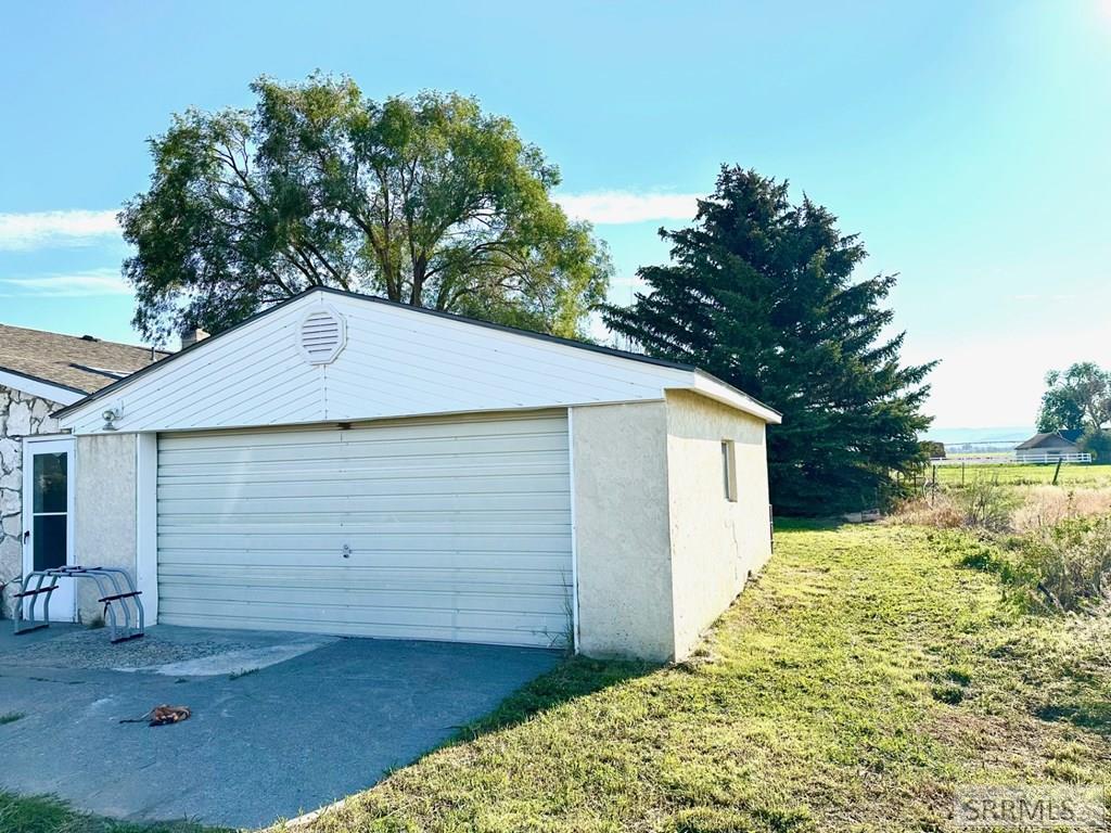 499 North 400 East Firth, ID 83236 - Photo 2 of 19 2 Car Garage