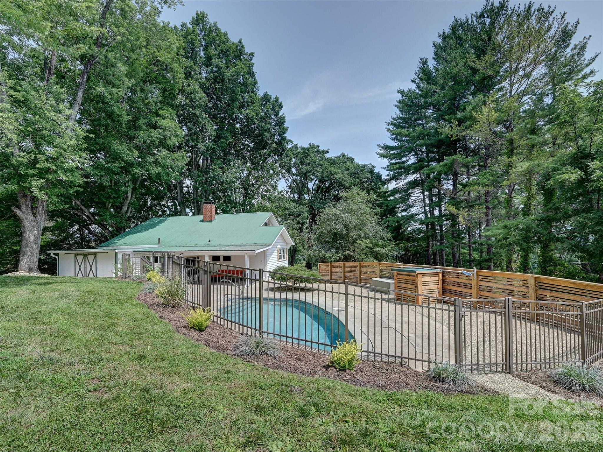 1110 Queentown Road Canton, NC 28716 - Photo 30 of 47 Gallery Image 30