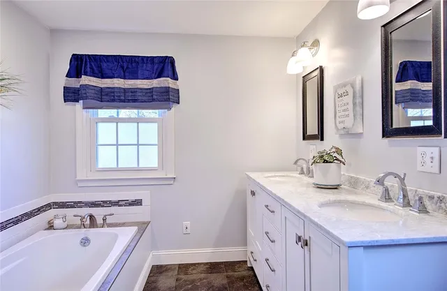 $879,000 | 1 Hydraulion Avenue, Bristol, RI 02809