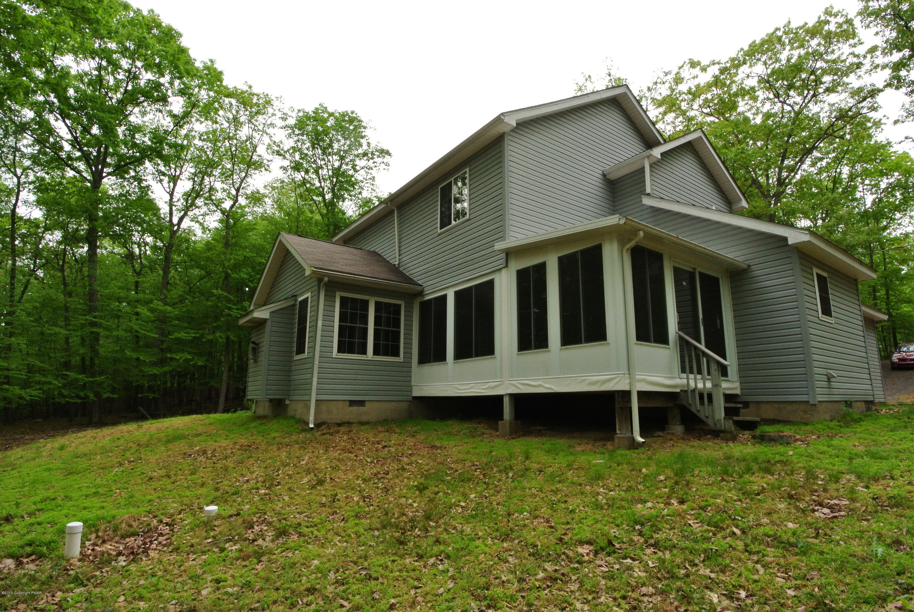 31 Fox Court Bushkill, PA 18324 - Photo 2 of 15 DSC_9244