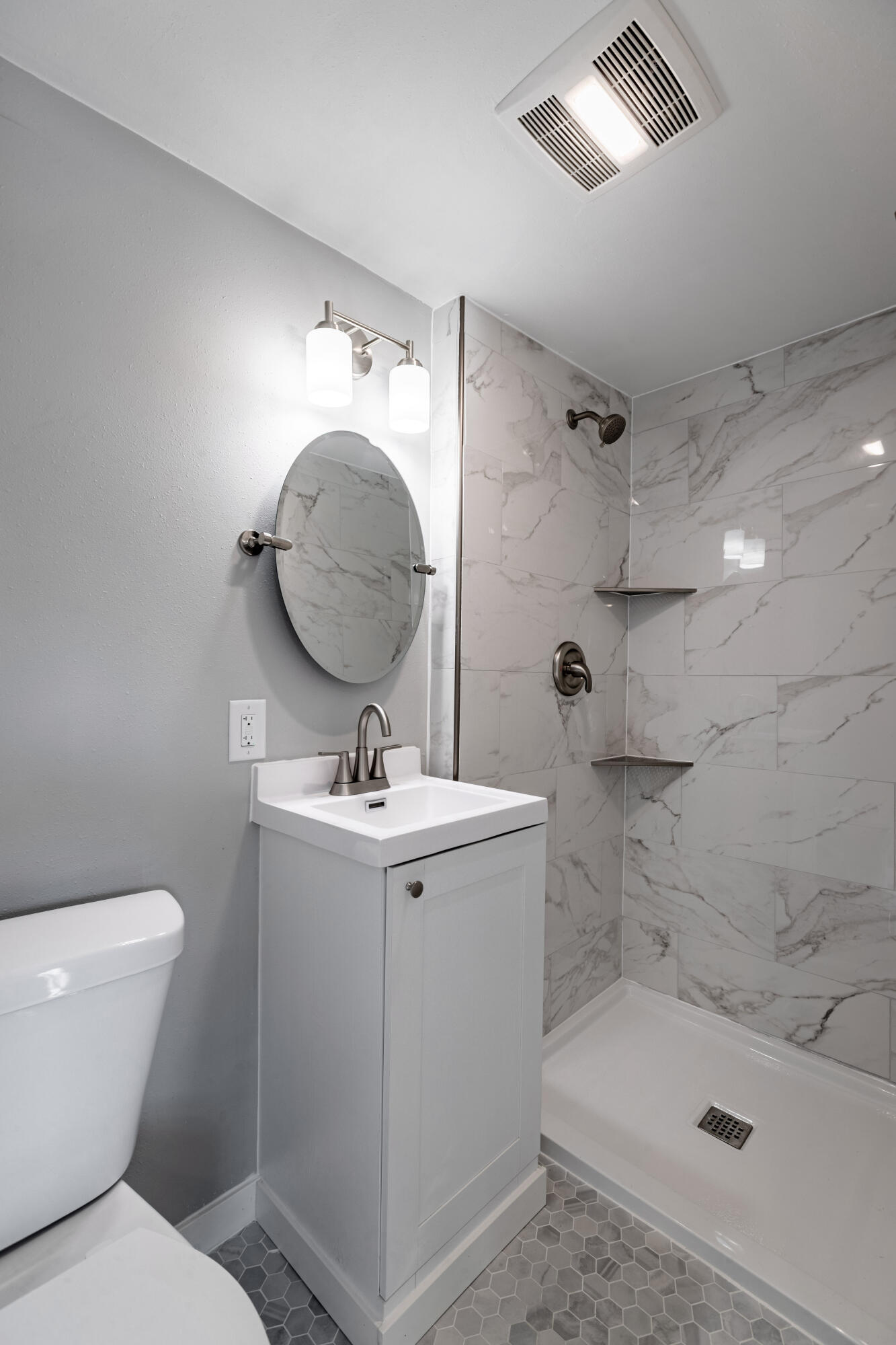 818 Denton Street La Crosse, WI 54601 - Photo 8 of 16 C24I0409-HDR