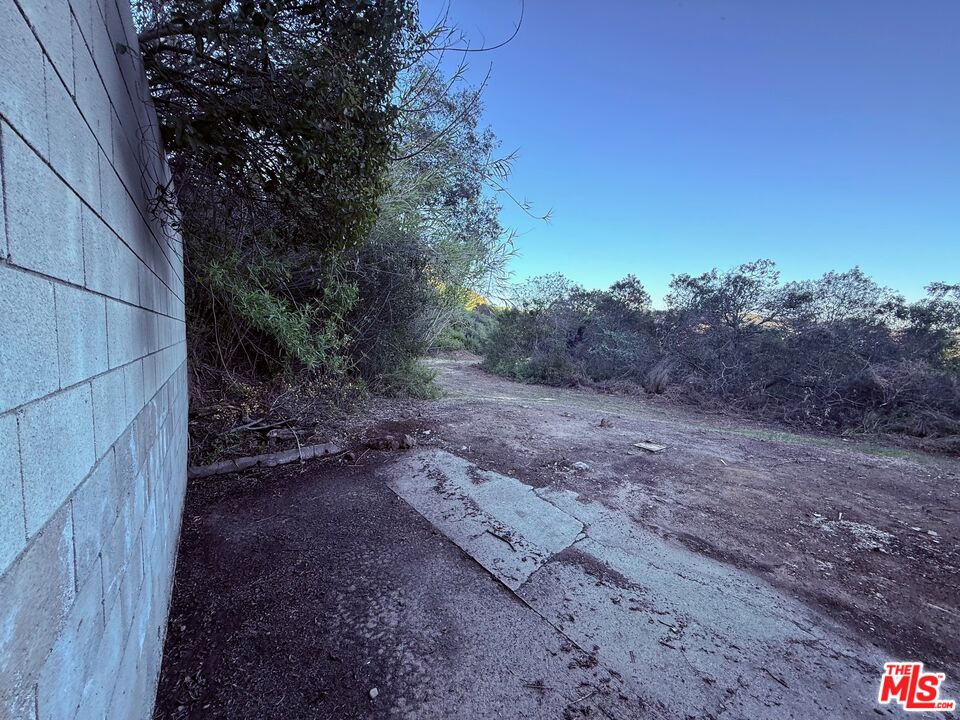 23629 Zuniga Road Topanga, CA 90290 - Photo 19 of 21
