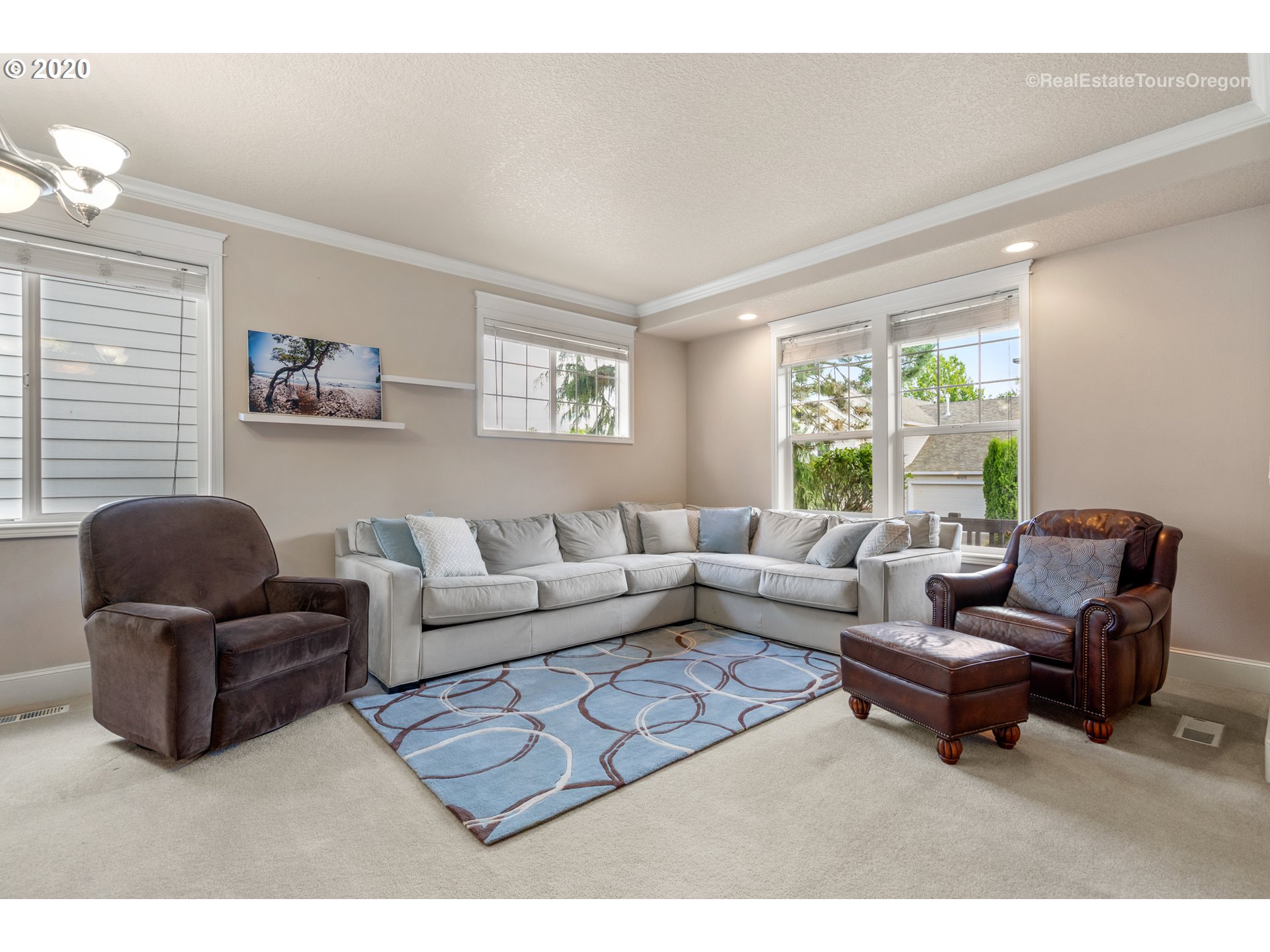 16118 Southwest Cooper Lane Tigard, OR 97224 - Photo 4 of 32 Gallery Image 4
