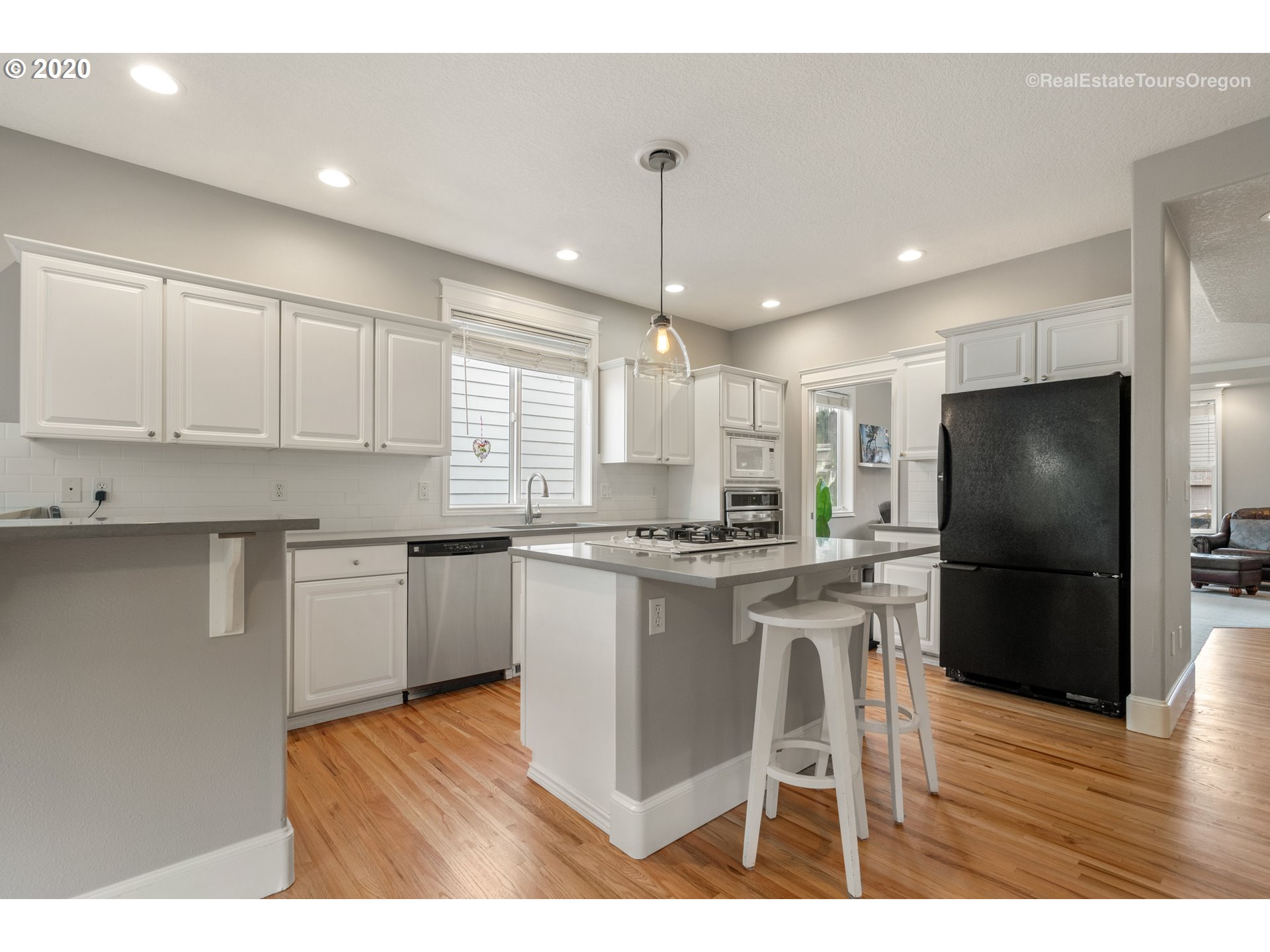 16118 Southwest Cooper Lane Tigard, OR 97224 - Photo 6 of 32 Gallery Image 6